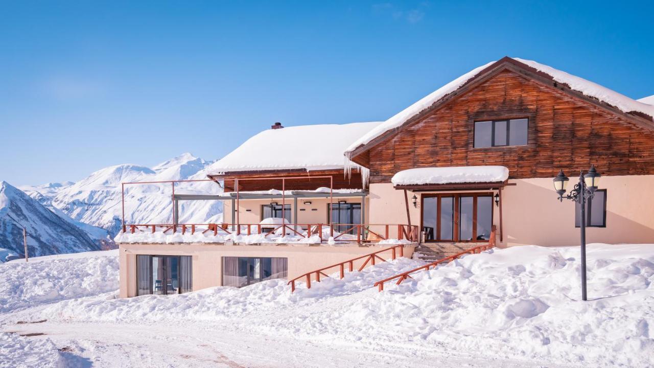 Alpina Hotel Gudauri Exteriör bild