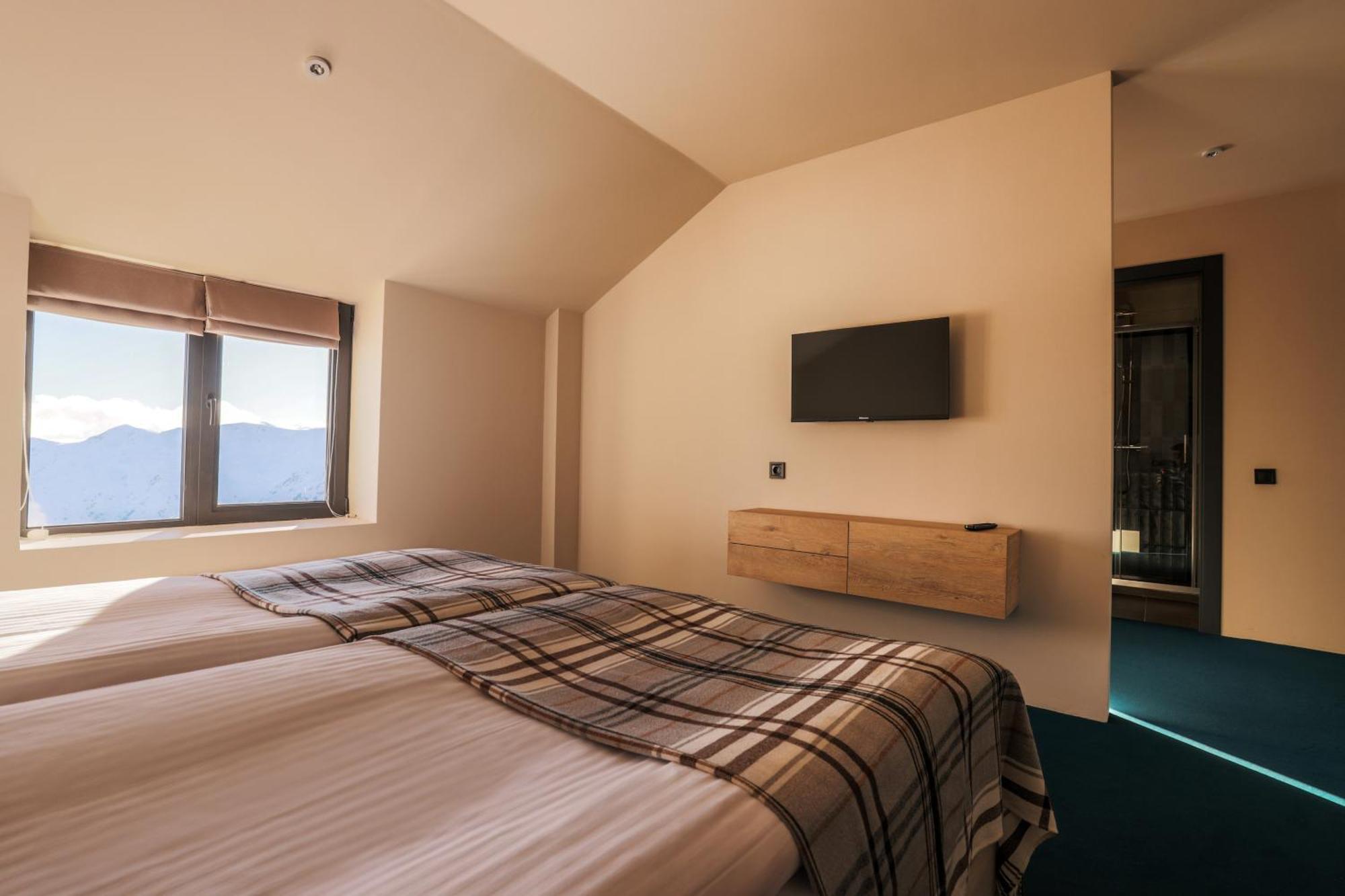 Alpina Hotel Gudauri Exteriör bild
